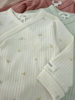 بادی کرم طرح دار کبریتی یقه دراپه برند newbie - Image 4