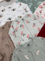 سرهمی بدون جوراب برند H&M طرح آلبالو (نوزادی تا4ماه) - Image 3