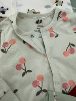 سرهمی بدون جوراب برند H&M طرح آلبالو (نوزادی تا4ماه) - Image 2