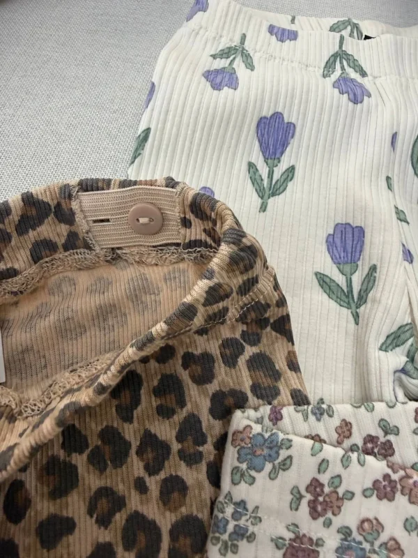 شلوار کبریتی برند H&M گل لاله بنفش (9-12 ماه) - Image 4
