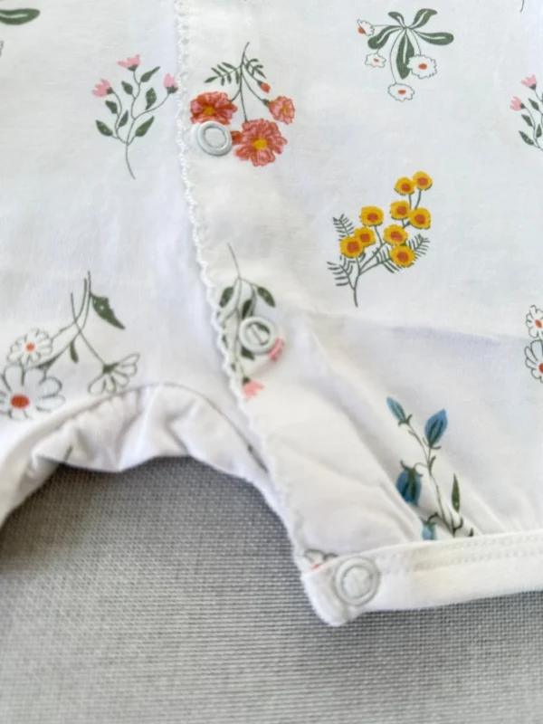 رامپرز گلدار سرشانه چیندار دخترانه اورجینال برند H&M - Image 2