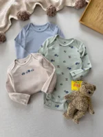 ست بادی نوزادی H&M آستین بلند طرح ماشین در رنگ‌های آبی، سبز و کرم همراه عروسک پیکی بای