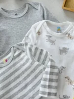 ست بادی نوزادی H&M شامل طرح راه‌راه، سگ و ساده طوسی