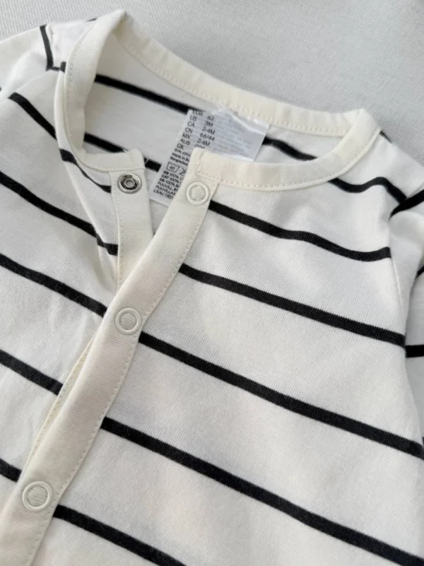 دکمه فشاری سرهمی جوراب‌دار نوزادی H&M طرح راه‌راه شیری