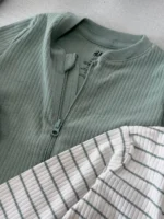 مارک H&M و محافظ زیپ یقه در سرهمی نوزادی کبریتی رنگ سبز ساجی