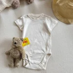 بادی آستین کوتاه برند H&M یقه گرد زمینه شیری 4-6 ماه