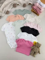 مجموعه کامل بادی نوزادی دخترانه H&M با سرشانه چیندار در ۹ رنگ همراه با هدبند پاپیونی و عروسک خرس