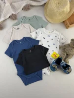 ست کامل بادی آستین کوتاه نوزادی پسرانه H&M در ۵ رنگ با طرح وسایل نقلیه همراه با کلاه حصیری، عروسک خرس و کفش نوزادی